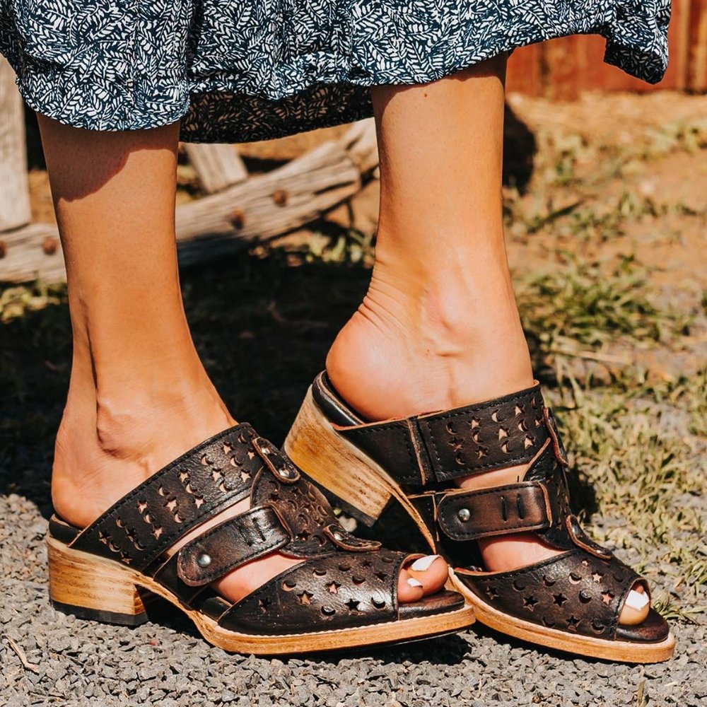 NIB FREEBIRD MOONSTAR SANDALS SIZE 8